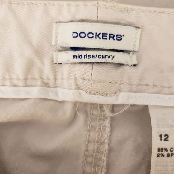 Dockers sand color mid rise curvy capris Pre-owned - Picture 6 of 6